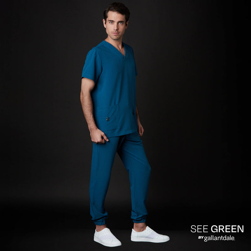 Médico o Doctor vistiendo una PIJAMA quirúrgica performance color marino marca Gallantdale Uniformes Médicos y Quirúrgicos