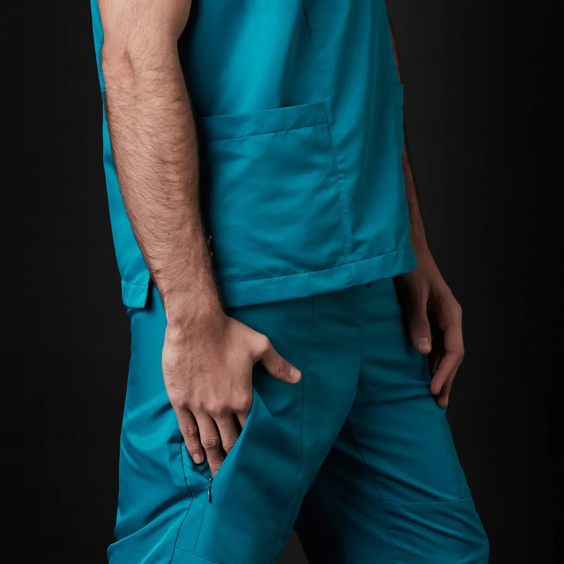 Médico o Doctor vistiendo una  color Kia marca Gallantdale Uniformes Médicos y Quirúrgicos