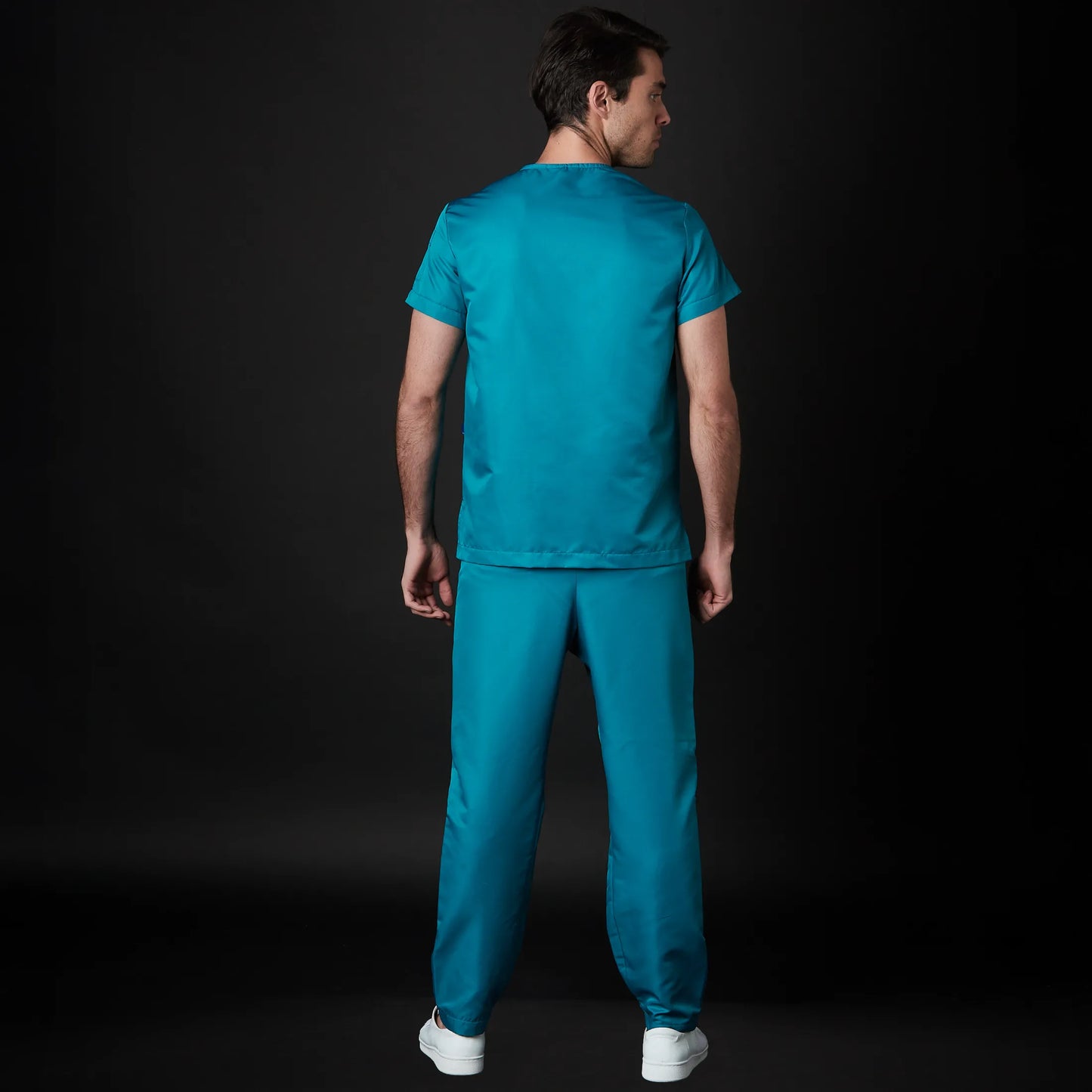 Médico o Doctor vistiendo una  color Kia marca Gallantdale Uniformes Médicos y Quirúrgicos