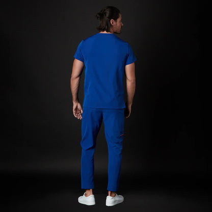Médico o Doctor vistiendo una  color Azul Eléctrico marca Gallantdale Uniformes Médicos y Quirúrgicos