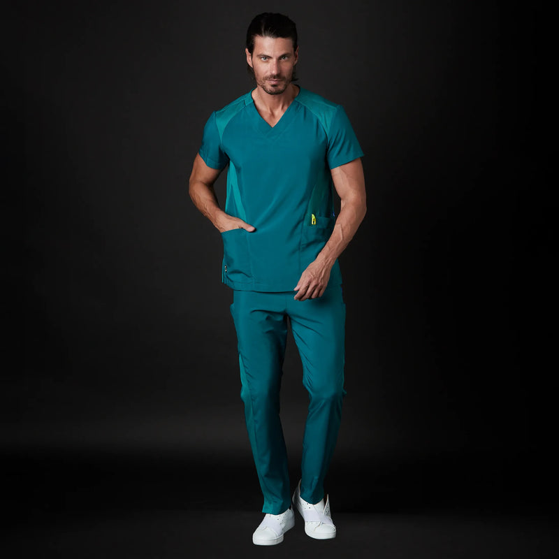 Médico o Doctor vistiendo una PIJAMA quirúrgica scrubs color Azul Electrico marca Gallantdale Uniformes Médicos y Quirúrgicos
