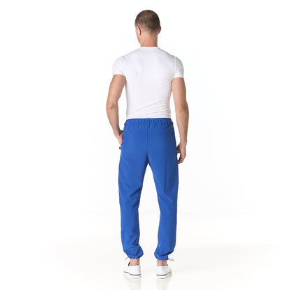 Hombre vistiendo pantalon sanitario azul rey tipo jogger con elastico en la cintura y tobillos - espalda